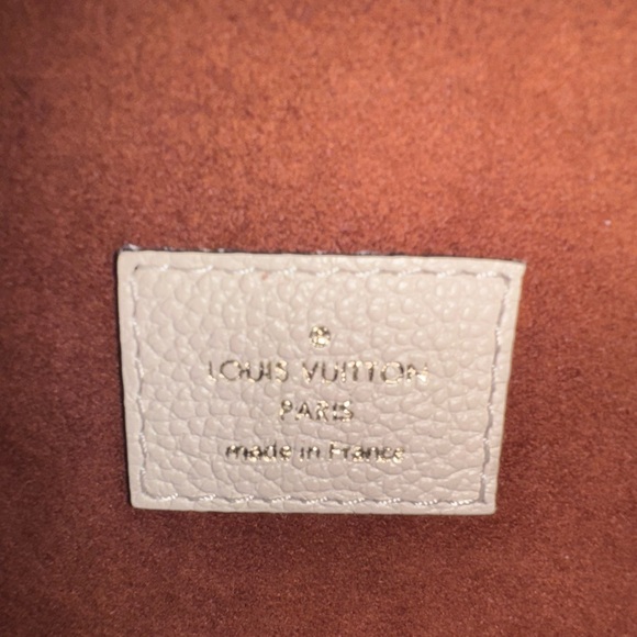 LOUIS VUITTON EMPREINTE
BRAIDED POCHETTE METIS
CREME BEIGE CARAMEL - Picture 4 of 7